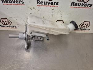 Gebruikte Hoofdremcilinder Mercedes CLA (117.3) 1.6 CLA-200 16V Prijs € 30,00 Margeregeling aangeboden door Autorecycling Reuvers B.V.