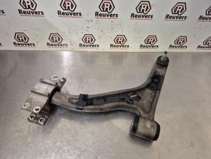 Gebruikte Triangel links-voor Mercedes CLA (117.3) 1.6 CLA-200 16V Prijs € 40,00 Margeregeling aangeboden door Autorecycling Reuvers B.V.