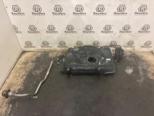 Gebruikte Brandstoftank Mercedes CLA (117.3) 1.6 CLA-200 16V Prijs € 100,00 Margeregeling aangeboden door Autorecycling Reuvers B.V.