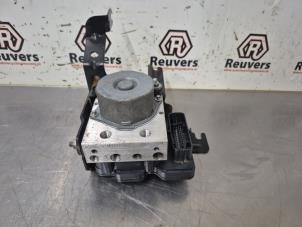 Gebruikte ABS Pomp Renault Zoé (AG) R90 Prijs € 75,00 Margeregeling aangeboden door Autorecycling Reuvers B.V.