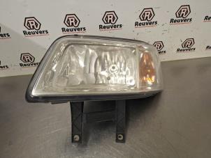 Gebruikte Koplamp links Volkswagen Transporter T5 2.5 TDi Prijs € 35,00 Margeregeling aangeboden door Autorecycling Reuvers B.V.