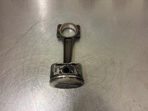 Gebruikte Zuiger Jeep Grand Cherokee (WH/WK) 4.7i V8 Prijs € 50,00 Margeregeling aangeboden door Autorecycling Reuvers B.V.