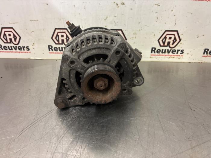 Gebruikte Dynamo Jeep Grand Cherokee (WH/WK) 4.7i V8 Prijs € 75,00 Margeregeling aangeboden door Autorecycling Reuvers B.V.