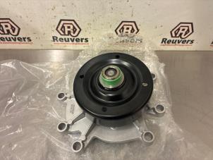 Nieuwe Waterpomp Jeep Grand Cherokee (WH/WK) 4.7i V8 Prijs € 121,00 Inclusief btw aangeboden door Autorecycling Reuvers B.V.