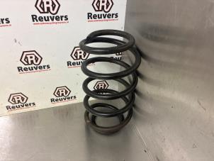 Gebruikte Schroefveer achter Jeep Grand Cherokee (WH/WK) 4.7i V8 Prijs € 25,00 Margeregeling aangeboden door Autorecycling Reuvers B.V.