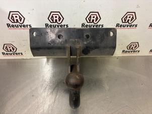 Gebruikte Trekhaak Jeep Grand Cherokee (WH/WK) 4.7i V8 Prijs € 75,00 Margeregeling aangeboden door Autorecycling Reuvers B.V.