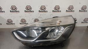 Gebruikte Linker Koplamp Renault Clio IV Estate/Grandtour (7R) 1.5 Energy dCi 90 FAP Prijs € 200,00 Margeregeling aangeboden door Autorecycling Reuvers B.V.