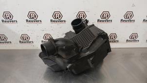 Gebruikte Luchtfilterhuis Renault Clio IV Estate/Grandtour (7R) 1.5 Energy dCi 90 FAP Prijs € 30,00 Margeregeling aangeboden door Autorecycling Reuvers B.V.