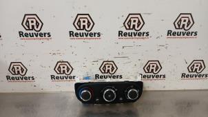 Gebruikte Chaufage Bedieningspaneel Renault Clio IV Estate/Grandtour (7R) 1.5 Energy dCi 90 FAP Prijs € 30,00 Margeregeling aangeboden door Autorecycling Reuvers B.V.