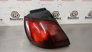 Gebruikte Achterlicht links Mitsubishi Colt (Z2/Z3) 1.1 12V Prijs € 30,00 Margeregeling aangeboden door Autorecycling Reuvers B.V.