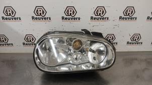 Gebruikte Koplamp rechts Volkswagen Golf IV (1J1) 1.6 16V Prijs € 35,00 Margeregeling aangeboden door Autorecycling Reuvers B.V.