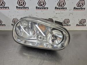 Gebruikte Koplamp rechts Volkswagen Golf IV (1J1) 1.9 TDI 130 Prijs € 35,00 Margeregeling aangeboden door Autorecycling Reuvers B.V.