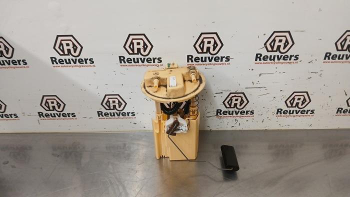 Gebruikte Tank element Pomp Renault Clio IV Estate/Grandtour (7R) 1.5 Energy dCi 90 FAP Prijs € 40,00 Margeregeling aangeboden door Autorecycling Reuvers B.V.