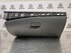 Gebruikte Dashboardkastje Renault Megane III Grandtour (KZ) 1.5 dCi 110 Prijs € 35,00 Margeregeling aangeboden door Autorecycling Reuvers B.V.