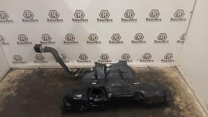 Gebruikte Brandstoftank Renault Megane III Grandtour (KZ) 1.5 dCi 110 Prijs € 75,00 Margeregeling aangeboden door Autorecycling Reuvers B.V.