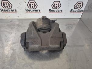Gebruikte Remklauw (Tang) links-voor Renault Megane III Grandtour (KZ) 1.5 dCi 110 Prijs € 25,00 Margeregeling aangeboden door Autorecycling Reuvers B.V.