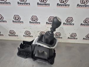 Gebruikte Versnellingspook Renault Megane III Grandtour (KZ) 1.5 dCi 110 Prijs € 30,00 Margeregeling aangeboden door Autorecycling Reuvers B.V.