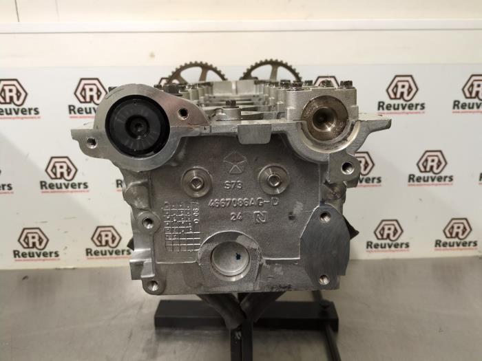 Cilinderkop van een Chrysler PT Cruiser 2.0 16V 2003