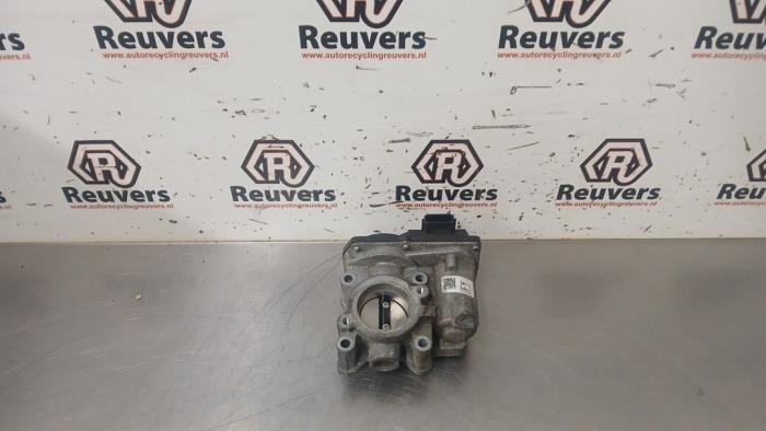 Gebruikte Gasklephuis Renault Clio IV (5R) 0.9 Energy TCE 90 12V Prijs € 30,00 Margeregeling aangeboden door Autorecycling Reuvers B.V.