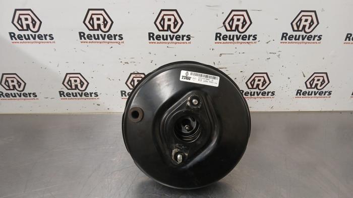 Gebruikte Rembekrachtiger Renault Clio IV (5R) 0.9 Energy TCE 90 12V Prijs € 30,00 Margeregeling aangeboden door Autorecycling Reuvers B.V.