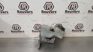 Gebruikte Hoofdremcilinder Renault Clio IV (5R) 0.9 Energy TCE 90 12V Prijs € 25,00 Margeregeling aangeboden door Autorecycling Reuvers B.V.