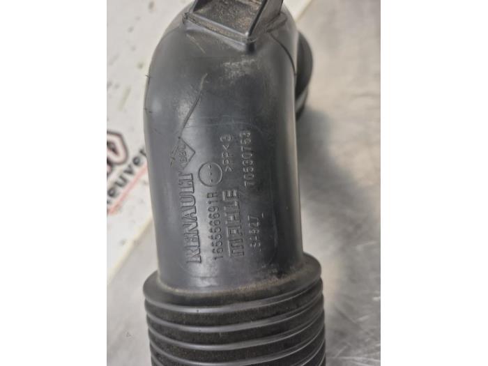 Aanzuigslang Lucht van een Renault Captur (2R) 1.5 Energy dCi 90 FAP 2016