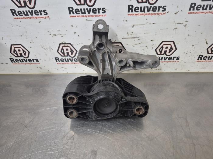 Gebruikte Motorrubber Renault Captur I (2R) 1.5 Energy dCi 90 FAP Prijs € 25,00 Margeregeling aangeboden door Autorecycling Reuvers B.V.