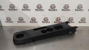 Gebruikte Middenconsoles Renault Captur (2R) 1.5 Energy dCi 90 FAP Prijs € 20,00 Margeregeling aangeboden door Autorecycling Reuvers B.V.