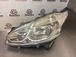 Gebruikte Linker Koplamp Peugeot 208 I (CA/CC/CK/CL) 1.0 Vti 12V PureTech Prijs € 100,00 Margeregeling aangeboden door Autorecycling Reuvers B.V.