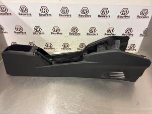 Gebruikte Middenconsoles Peugeot 208 I (CA/CC/CK/CL) 1.0 Vti 12V PureTech Prijs € 50,00 Margeregeling aangeboden door Autorecycling Reuvers B.V.