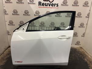 Gebruikte Deur 4Deurs links-voor Mazda 3 Sport (BL14/BLA4/BLB4) 1.6i MZR 16V Prijs € 120,00 Margeregeling aangeboden door Autorecycling Reuvers B.V.