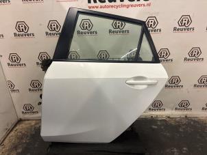 Gebruikte Deur 4Deurs links-achter Mazda 3 Sport (BL14/BLA4/BLB4) 1.6i MZR 16V Prijs € 150,00 Margeregeling aangeboden door Autorecycling Reuvers B.V.