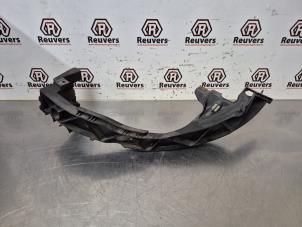 Gebruikte Koplampframe links BMW 1 serie (E87/87N) 116i 2.0 16V Prijs € 20,00 Margeregeling aangeboden door Autorecycling Reuvers B.V.