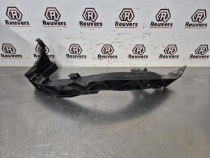 Gebruikte Koplampframe rechts BMW 1 serie (E87/87N) 116i 2.0 16V Prijs € 20,00 Margeregeling aangeboden door Autorecycling Reuvers B.V.