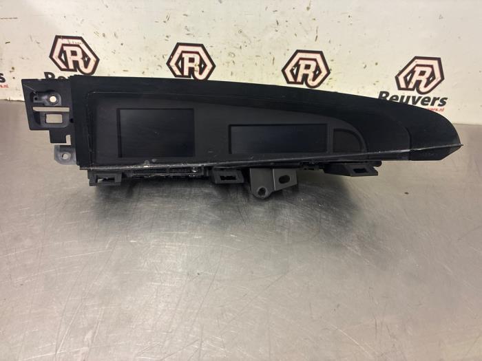 Gebruikte Display Interieur Mazda 3 Sport (BL14/BLA4/BLB4) 1.6i MZR 16V Prijs € 35,00 Margeregeling aangeboden door Autorecycling Reuvers B.V.
