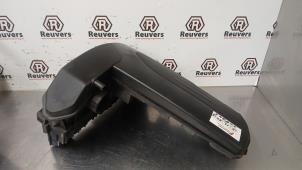 Gebruikte Luchtfilterhuis Renault Twingo II (CN) 1.2 16V Prijs € 30,00 Margeregeling aangeboden door Autorecycling Reuvers B.V.