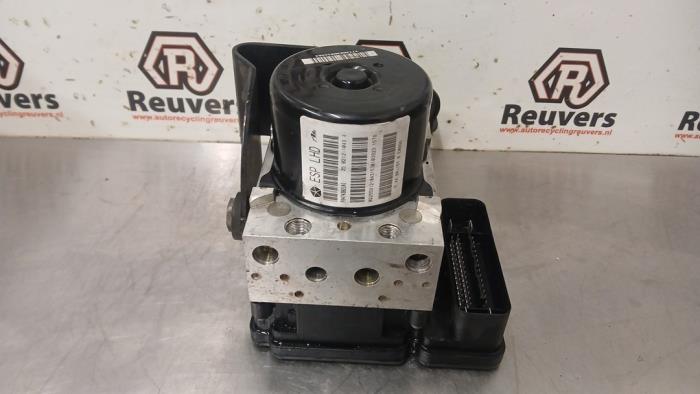 ABS Pomp van een Dodge Journey 2.7 V6 R/T 24V FFV 2008