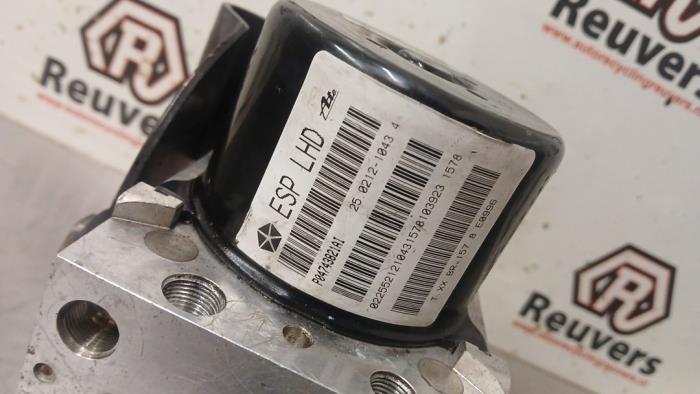 ABS Pomp van een Dodge Journey 2.7 V6 R/T 24V FFV 2008