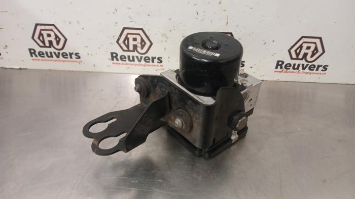 ABS Pomp van een Dodge Journey 2.7 V6 R/T 24V FFV 2008