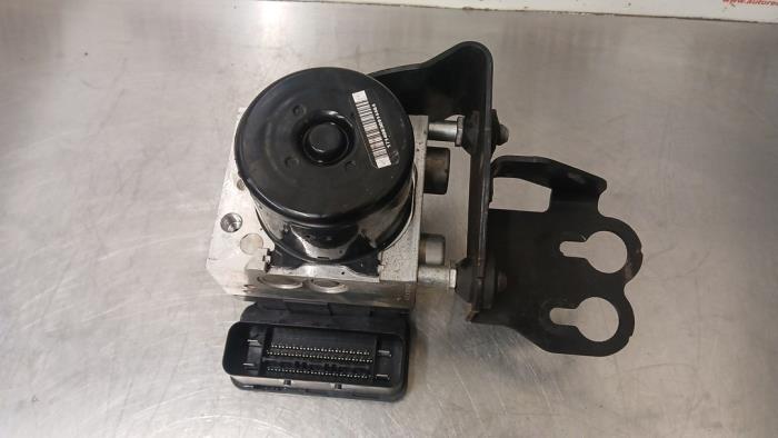 ABS Pomp van een Dodge Journey 2.7 V6 R/T 24V FFV 2008