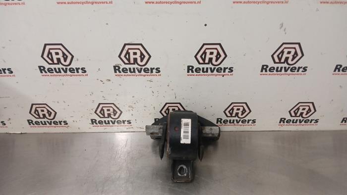 Gebruikte Motorsteun Dodge Journey 2.7 V6 R/T 24V FFV Prijs € 20,00 Margeregeling aangeboden door Autorecycling Reuvers B.V.