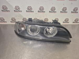 Gebruikte Koplamp rechts BMW 5 serie (E39) 523i 24V Prijs € 150,00 Margeregeling aangeboden door Autorecycling Reuvers B.V.