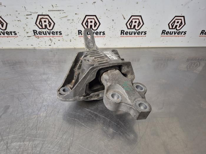 Gebruikte Versnellingsbak Steun Opel Astra J Sports Tourer (PD8/PE8/PF8) 1.4 Turbo 16V Prijs € 20,00 Margeregeling aangeboden door Autorecycling Reuvers B.V.