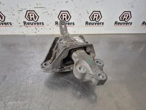 Gebruikte Versnellingsbak Steun Opel Astra J Sports Tourer (PD8/PE8/PF8) 1.4 Turbo 16V Prijs € 20,00 Margeregeling aangeboden door Autorecycling Reuvers B.V.