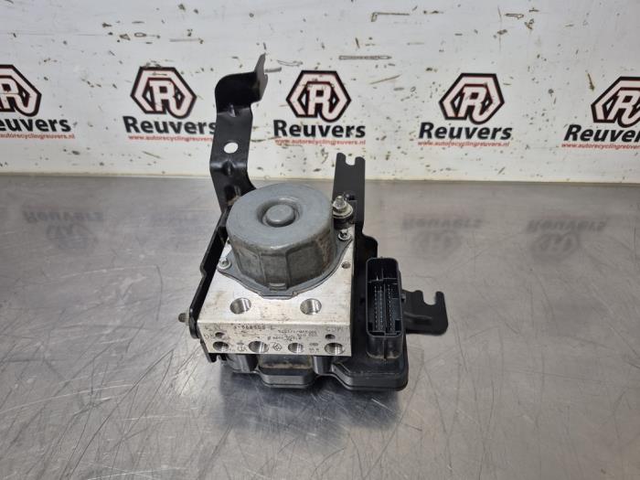 Gebruikte ABS Pomp Renault Zoé (AG) 46kW Prijs € 125,00 Margeregeling aangeboden door Autorecycling Reuvers B.V.