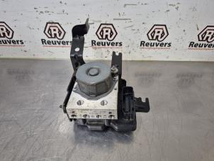 Gebruikte ABS Pomp Renault Zoé (AG) 46kW Prijs € 125,00 Margeregeling aangeboden door Autorecycling Reuvers B.V.