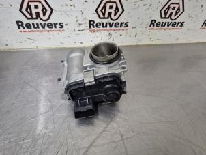 Gebruikte Gasklephuis Renault Clio II (BB/CB) 1.2 16V Prijs € 40,00 Margeregeling aangeboden door Autorecycling Reuvers B.V.