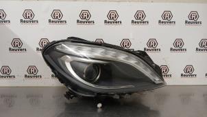 Gebruikte Koplamp rechts Mercedes B Electric Drive (W242) B-250 e Prijs € 500,00 Margeregeling aangeboden door Autorecycling Reuvers B.V.