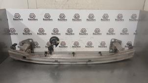 Gebruikte Bumperbalk voor Renault Megane III Grandtour (KZ) 1.2 16V TCE 115 Prijs € 40,00 Margeregeling aangeboden door Autorecycling Reuvers B.V.