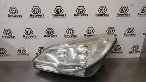 Gebruikte Koplamp links Opel Corsa D 1.3 CDTi 16V ecoFLEX Prijs € 100,00 Margeregeling aangeboden door Autorecycling Reuvers B.V.